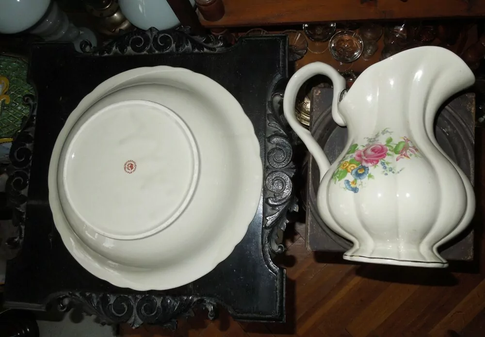 Stará toaletní mycí souprava džbán, umyvadlo a nočník dekor květiny růže