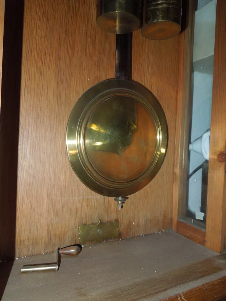 HODINY NÁSTĚNNÉ PÉROVÉ GUSTAV BECKER