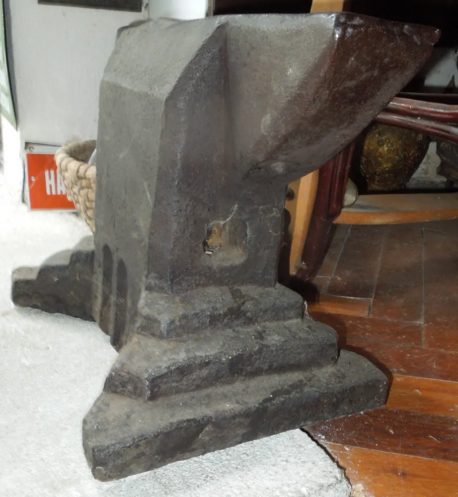 STAROŽITNÁ KOVADLINA