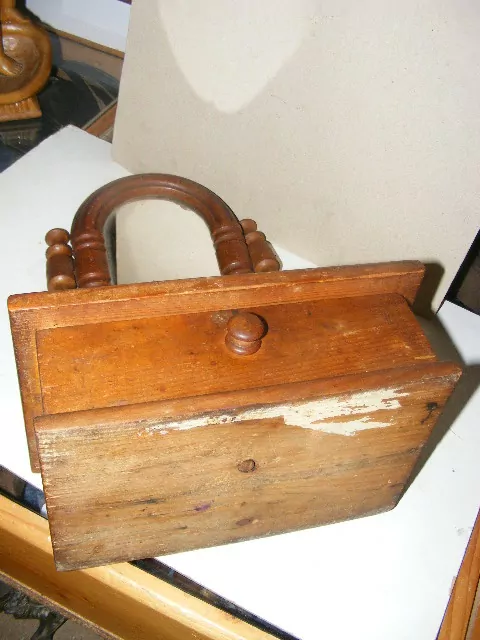 ZRCADLO ZRCÁTKO NA TOALETKU