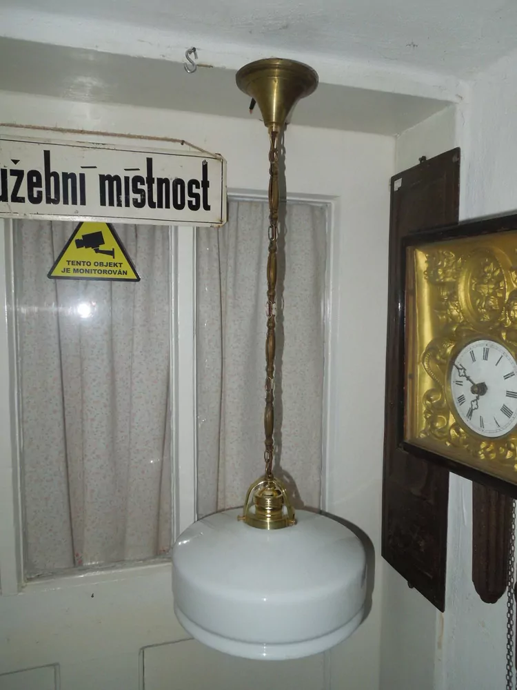 STARÝ LUSTR STÍNÍTKO