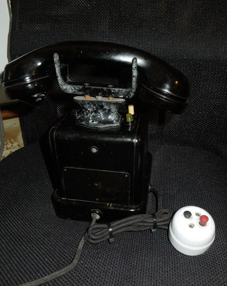 STAROŽITNÝ TELEFON 