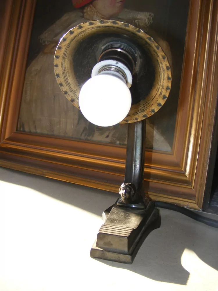 STAROŽITNÁ STOLNÍ LAMPA ELEKTRICKÁ figurální