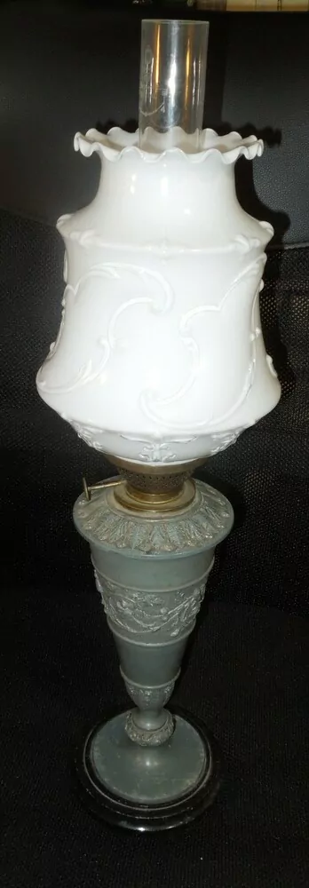 STAROŽITNÁ PETROLEJOVÁ LAMPA , PETROLEJKA