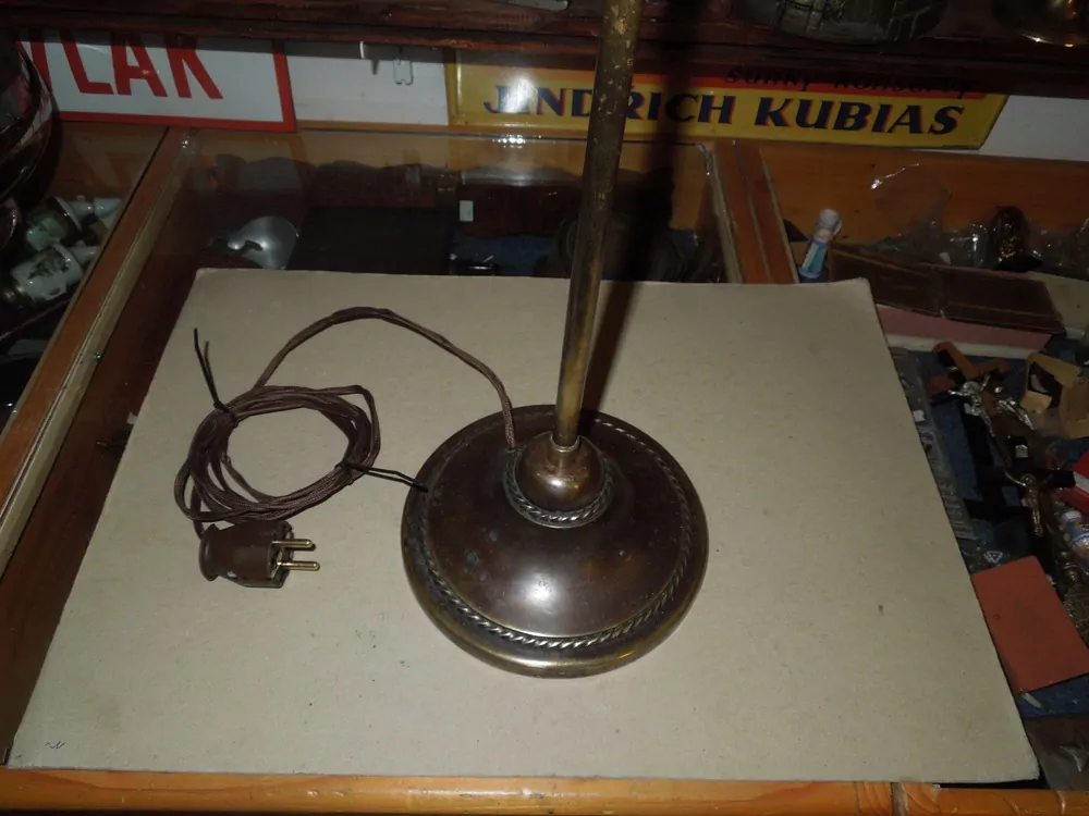 PODLAHOVÁ LAMPA