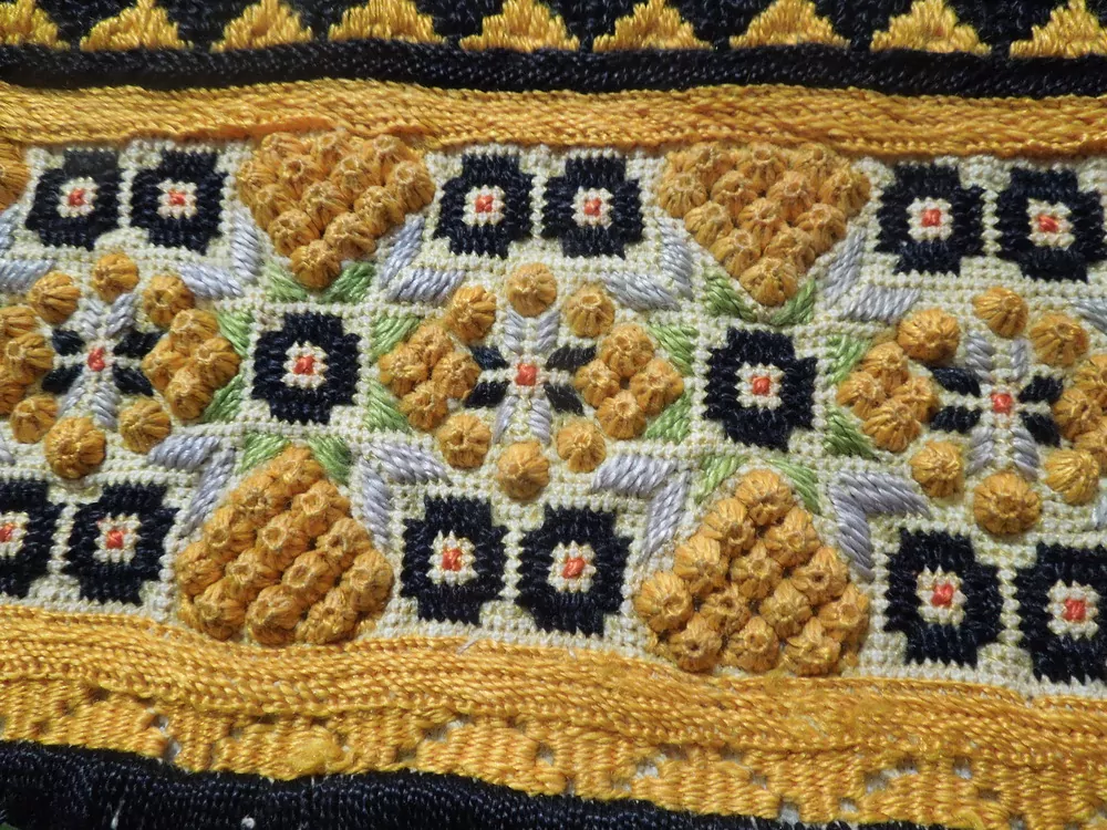 KROJ VYŠÍVÁNÍ KE KROJI PÁNSKÉ BUBÍNKOVÉ