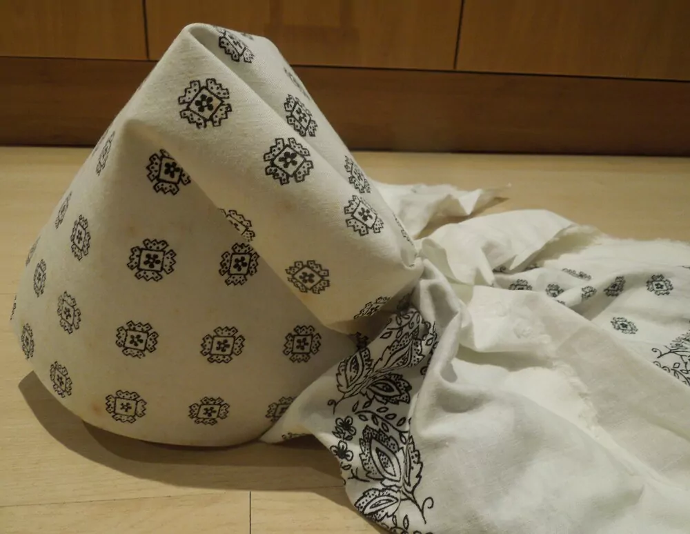 KROJ ŠÁTEK KE KROJI SMUTKOVÝ UVÁZANÝ