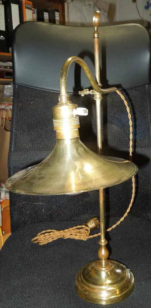 STAROŽITNÁ STOLNÍ MOSAZNÁ LAMPA ELEKTRICKÁ POLOHOVATELNÁ