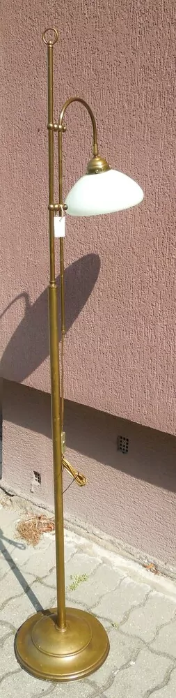 PODLAHOVÁ LAMPA VÝŠKOVĚ NASTAVITELNÁ OTOČNÁ.