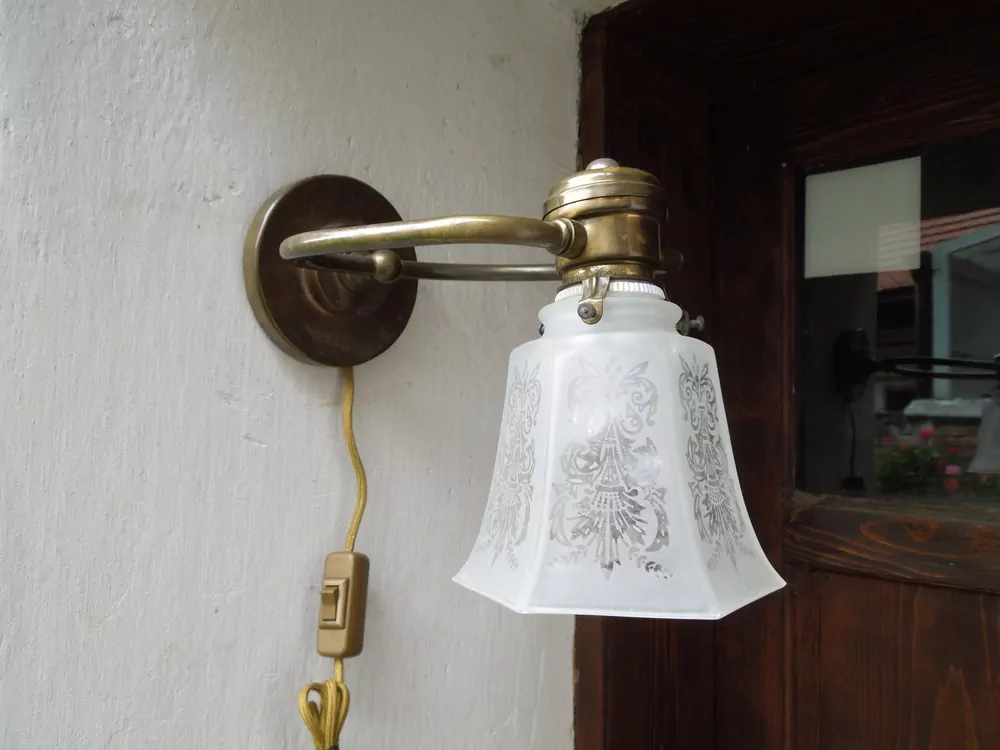 STAROŽITNÁ LAMPIČKA NA STĚNU 1 KS NÁSTĚNNÁ NEBO STOLNÍ LAMPA s vypínačem