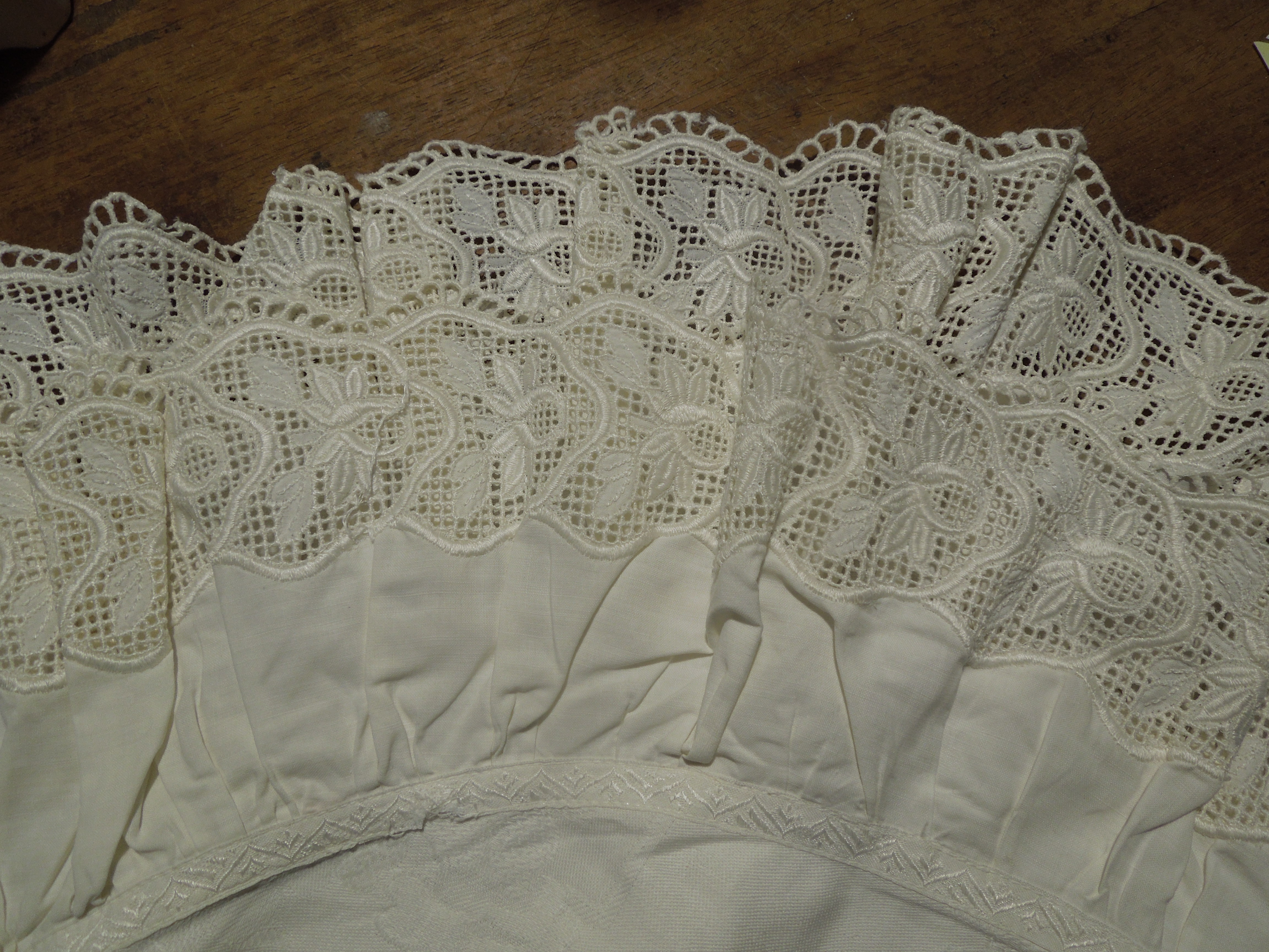 PEŘINKA ZAVINOVAČKA S KRAJKOU