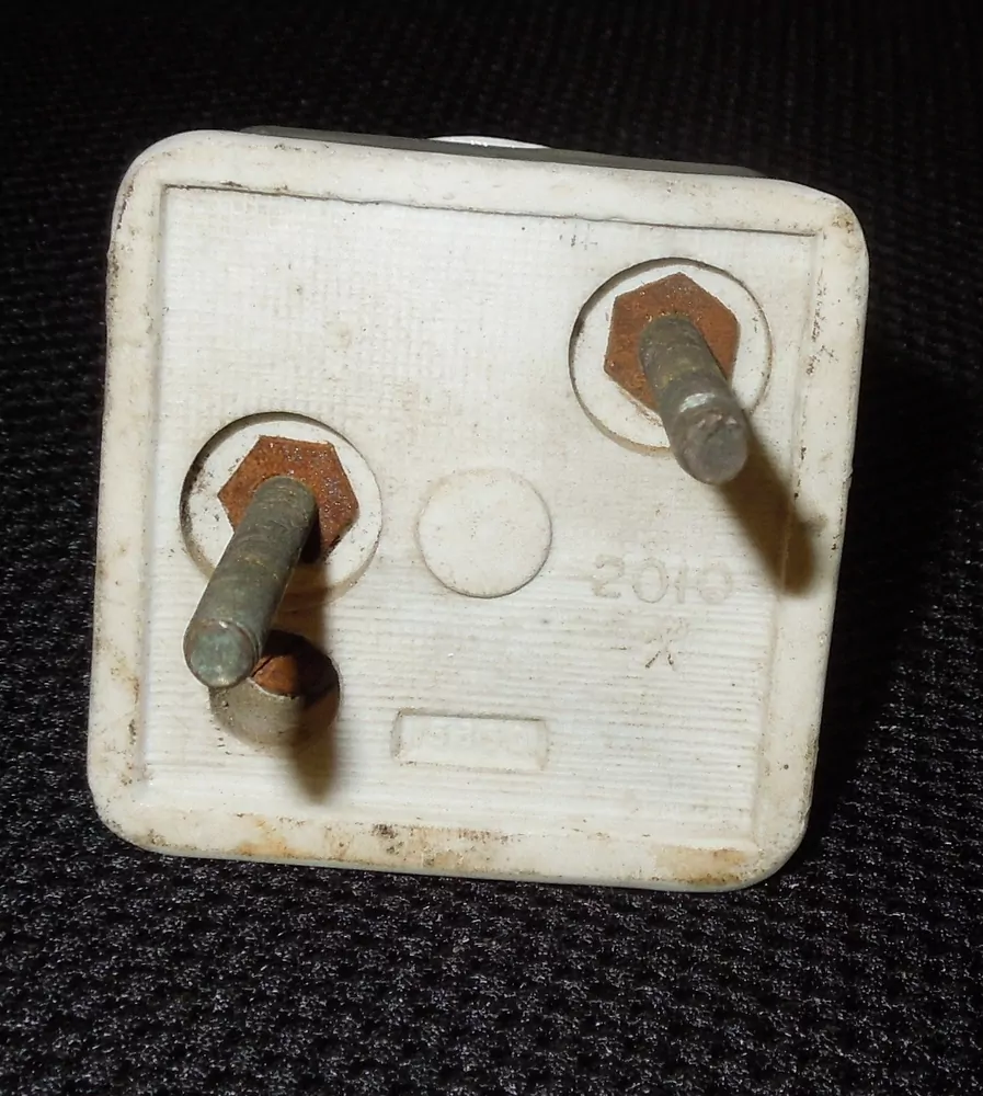 PORCELÁNOVÁ POJISTKOVÁ SKŘÍŇ NA POJISTKU