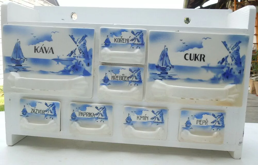 STAROŽITNOST KOŘENKY DOZY MLÝNY