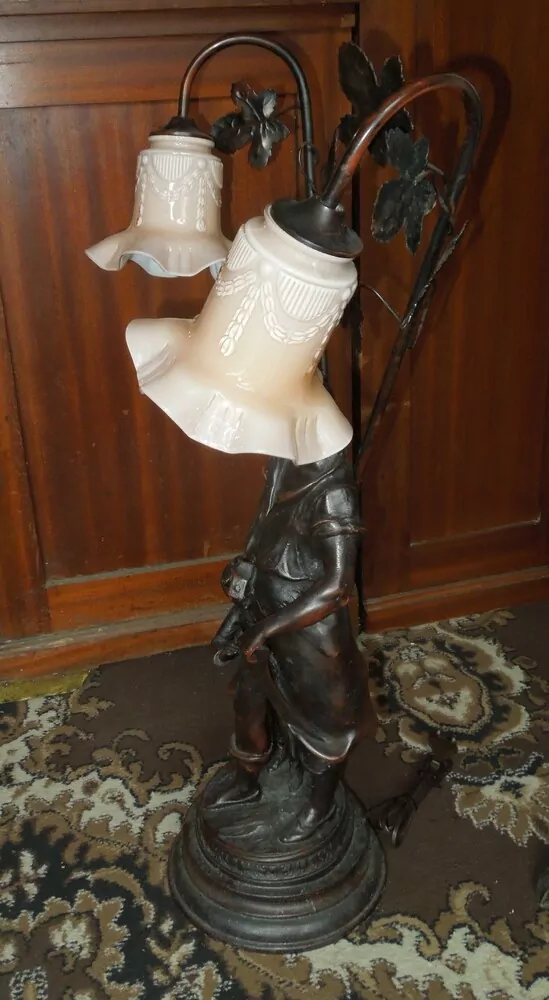 STARÁ FIGURÁLNÍ LAMPA
