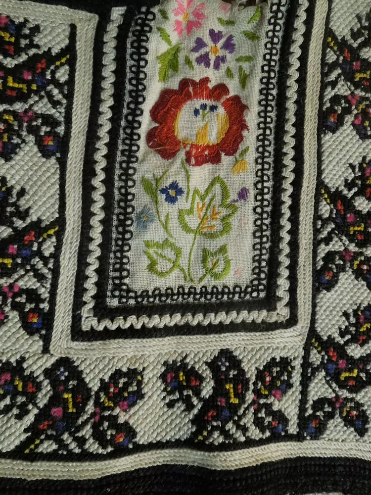 KROJ VYŠÍVANÍ KE KROJI PÁNSKÉ VLČNOV