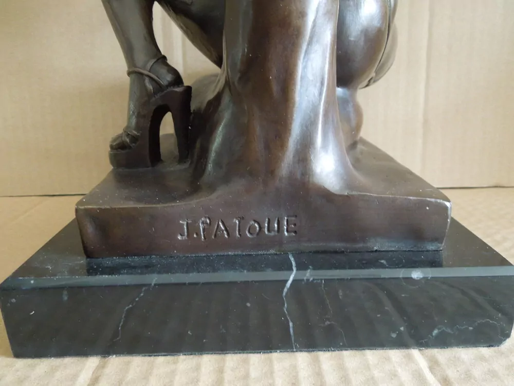 BRONZOVÁ SOCHA ŽENA AKT - POLONAHÁ