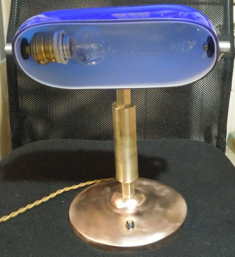 STAROŽITNÁ STOLNÍ LAMPA ELEKTRICKÁ BANKÉŘKA