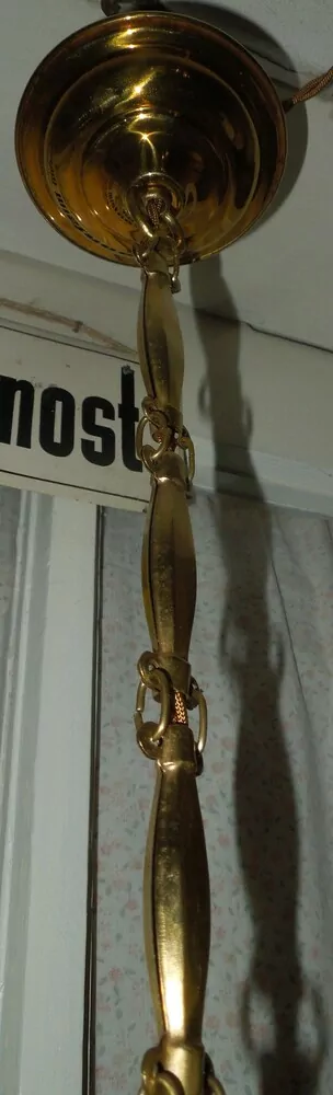 STARÝ LUSTR STÍNIDLO