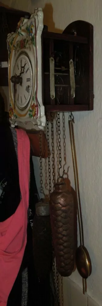HODINY PORCELÁNOVÉ SELSKÉ NÁSTĚNNÉ ZÁVAŽOVÉ