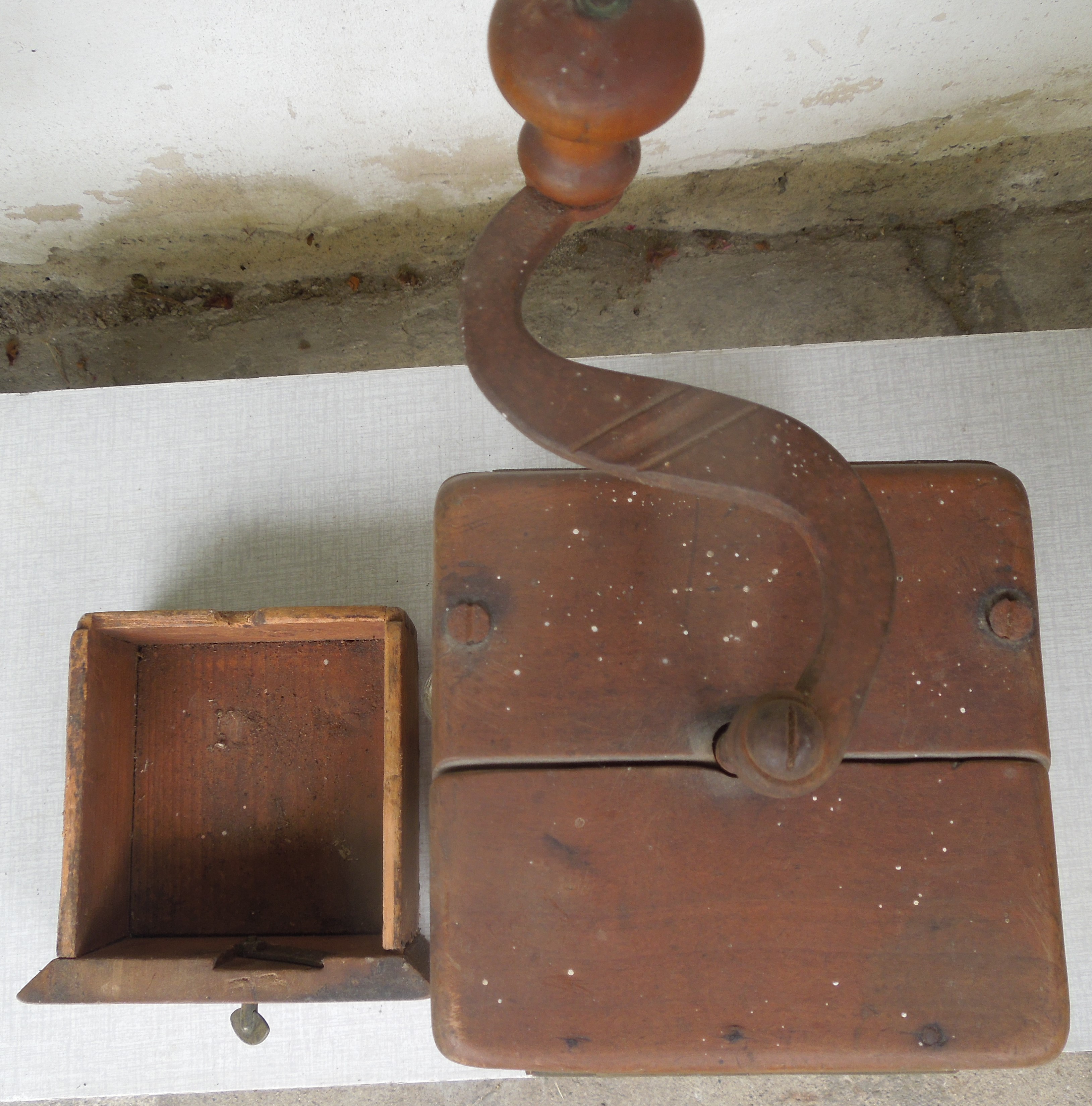 MLÝNEK kafemlýnek, kávomlýnek