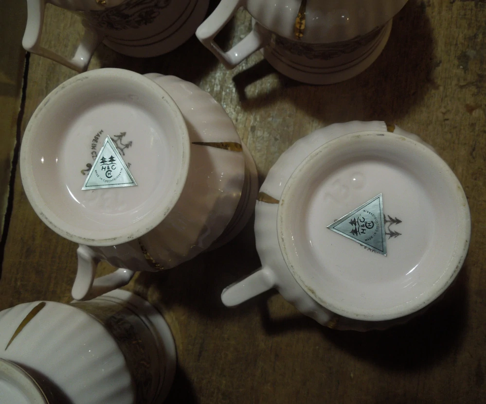 SADA 6 HRNKŮ RŮŽOVÝ PORCELÁN HORNÍ SLAVKOV