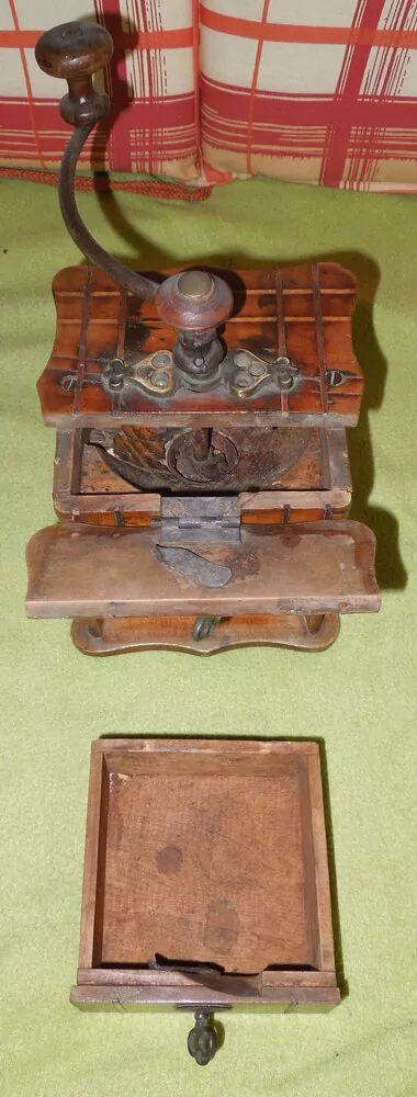 STAROŽITNOST MLÝNEK, KAFEMLÝNEK, KÁVOMLÝNEK