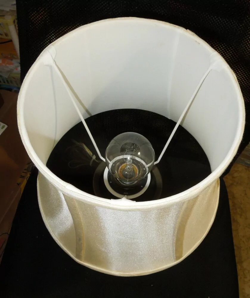 STOLNÍ MOSAZNÁ LAMPA ELEKTRICKÁ