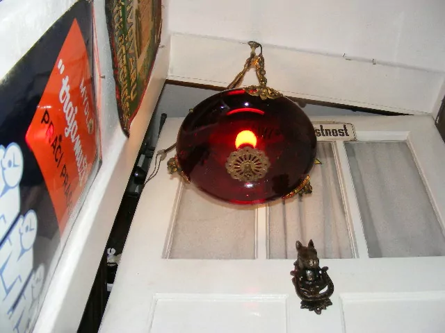 STAROŽITNÝ LUSTR ČERVNÉ SKLO RUBÍNOVÉ ??