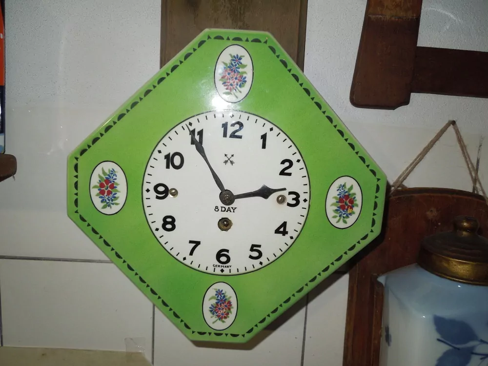 HODINY  PORCELÁNOVÉ KUCHYŇSKÉ ZNAČENÉ 