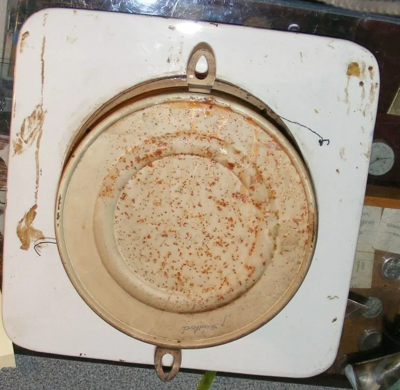 HODINY NÁSTĚNNÉ PÉROVÉ PORCELÁNOVÉ Mlýny