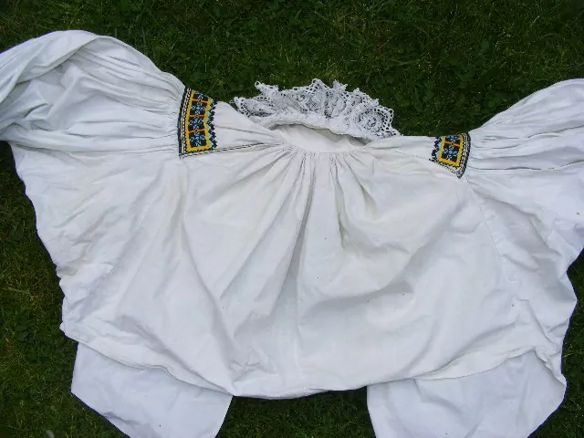 KROJ RUKÁVCE DÁMSKÉ NIVNICKÉ UHERSKO BRODSKO