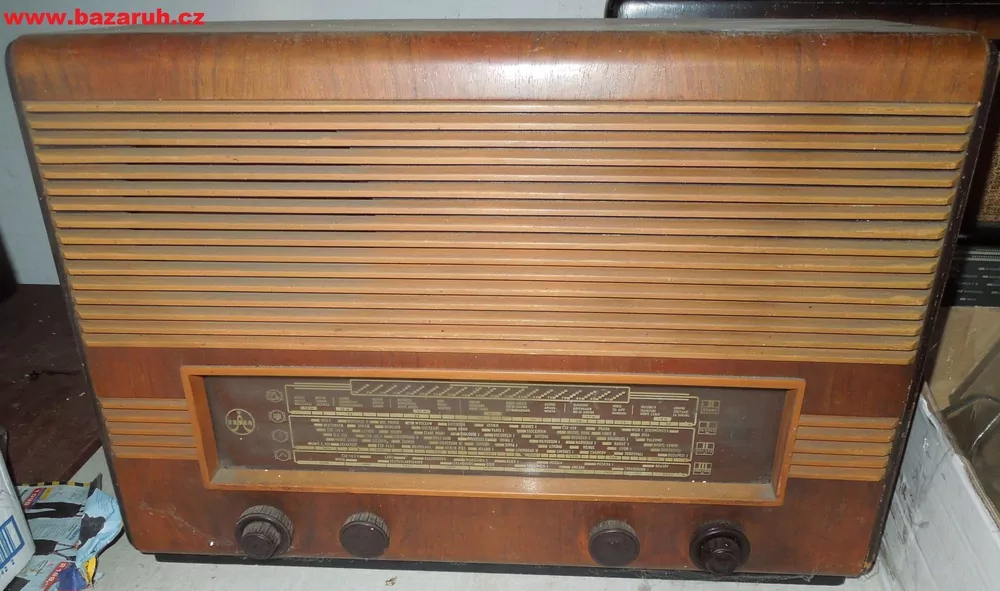 Staré rádio Tesla 605A