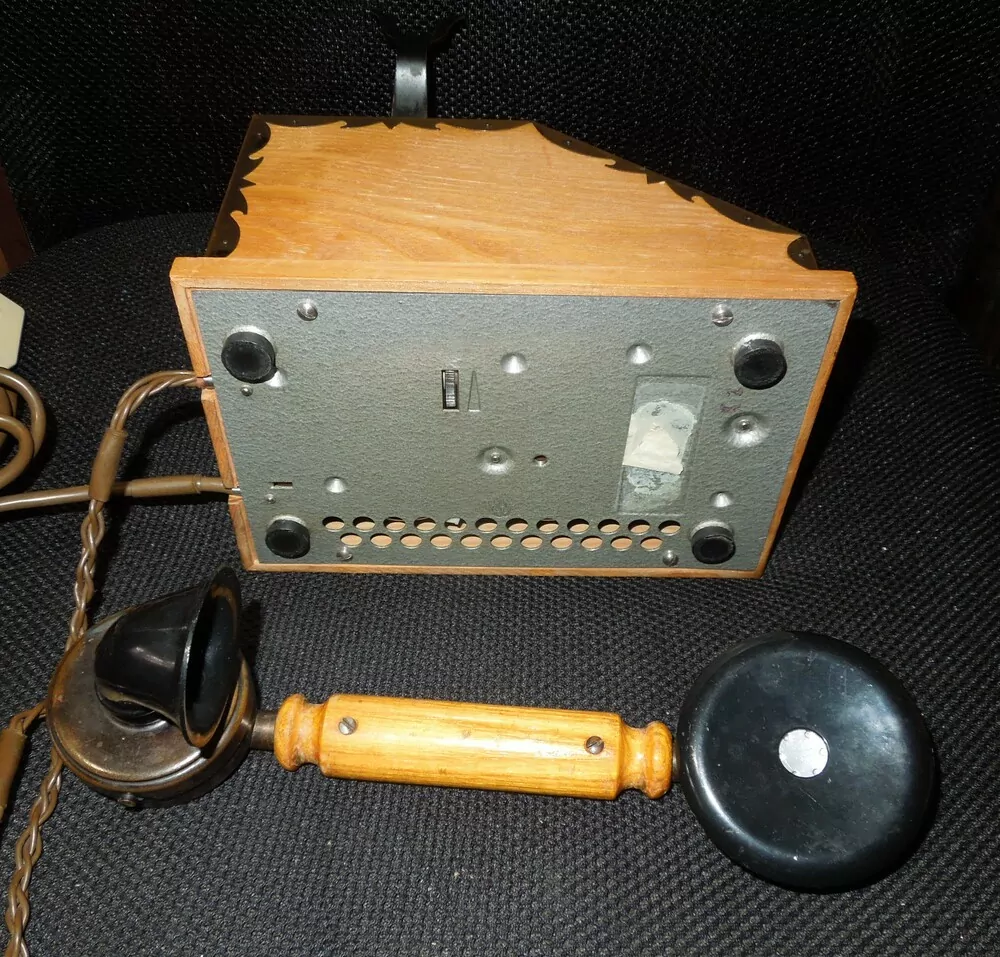 TELEFON TESLA NA DEKORACI