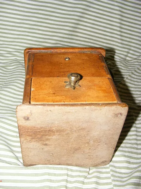 STAROŽITNOST MLÝNEK KAFEMLÝNEK KÁVOMLÝNEK 