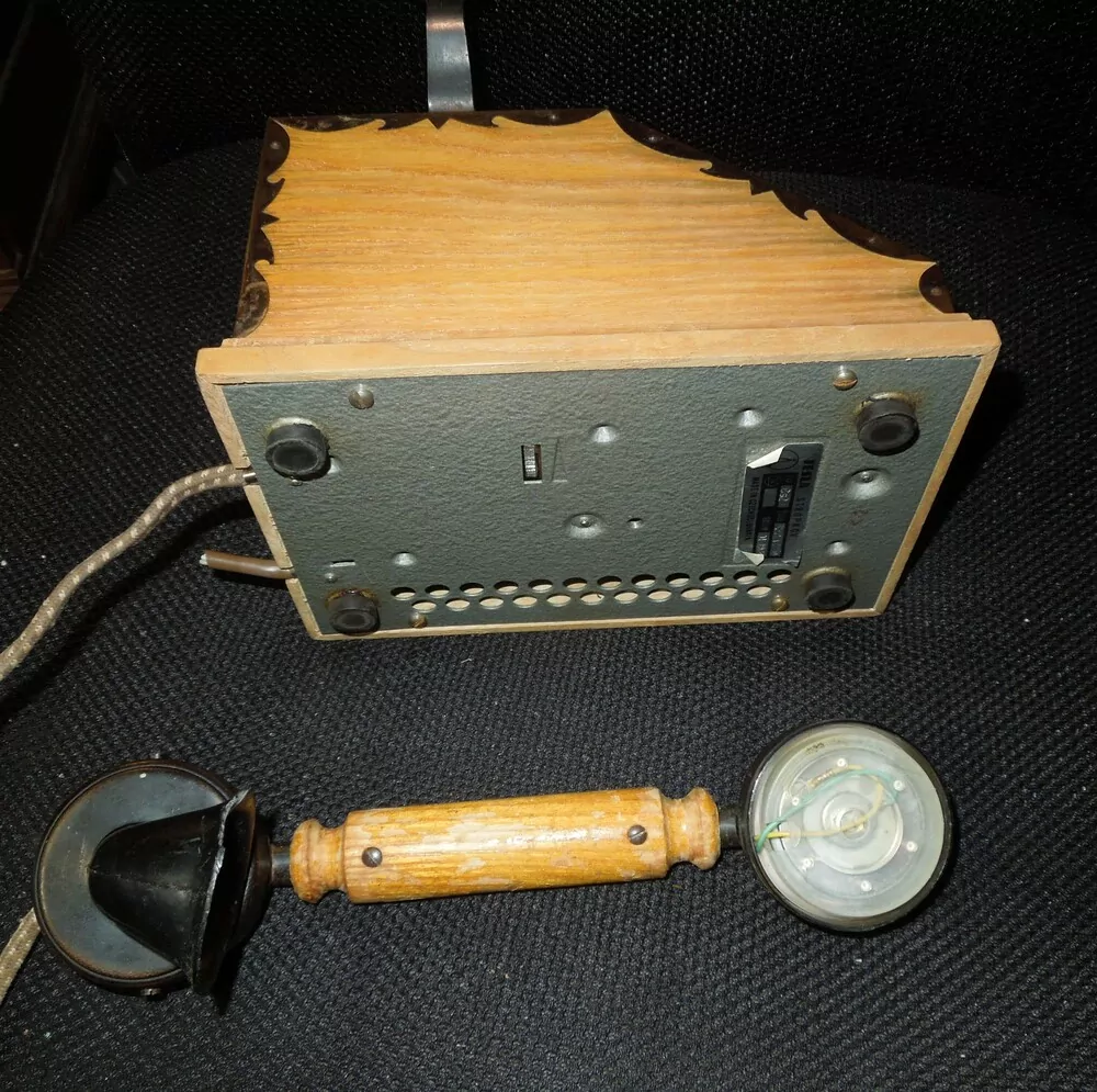 STAROŽITNÝ TELEFON TESLA NA DEKORACI