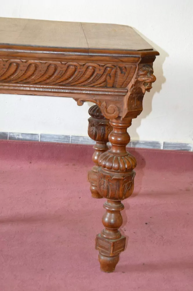 STŮL ŘEZBOVANÝ ROZKLÁDACÍ