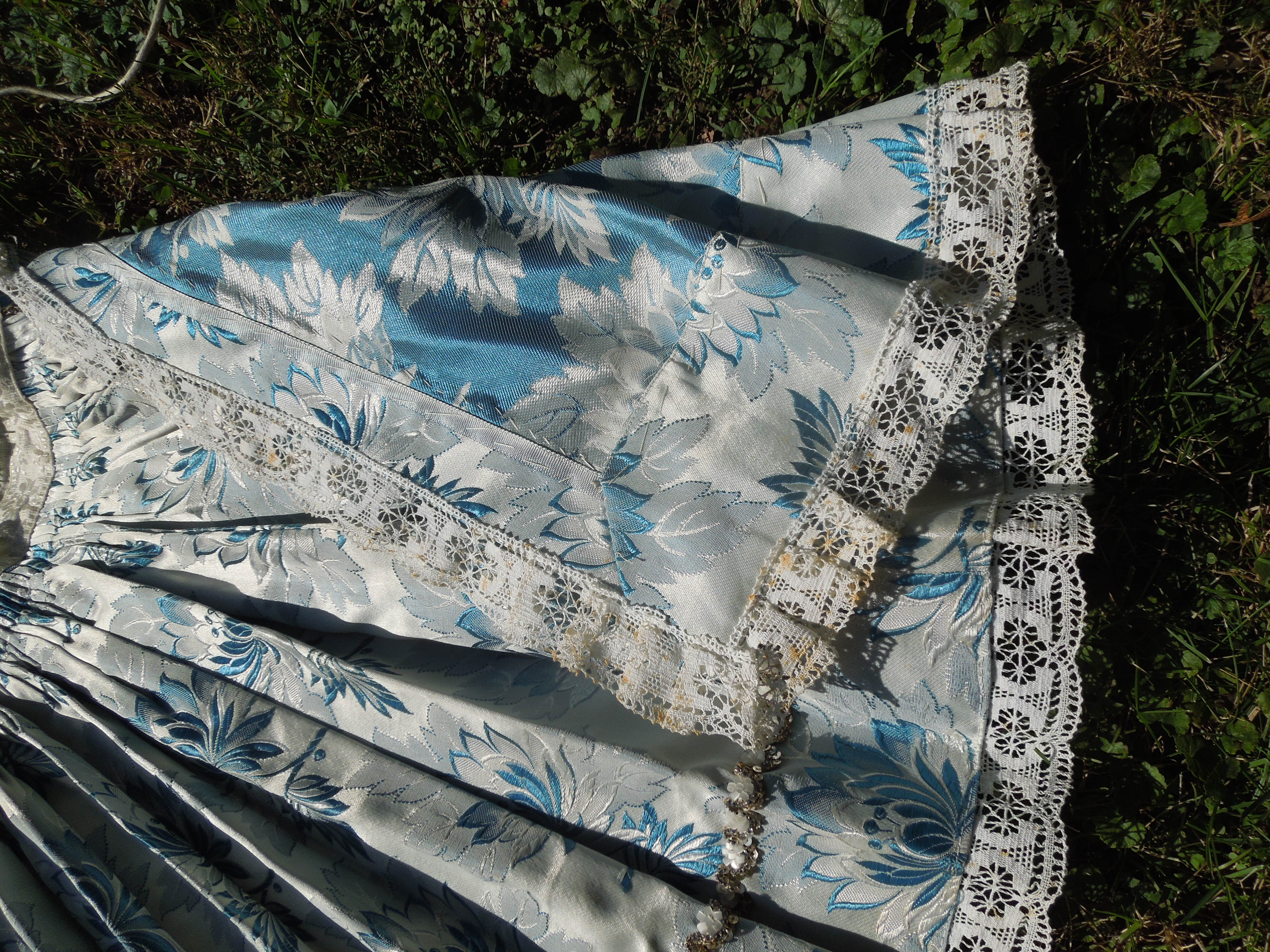 KROJ FĚRTŮŠEK BROKÁTOVÝ STŘÍBRNO TYRKYSOVÝ