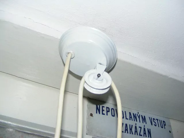 STAHOVACÍ LUSTR STÍNÍTKO STAHOVAČKA