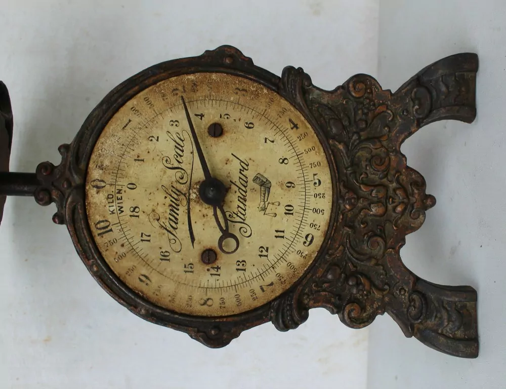 STAROŽITNÁ VÁHA VÁHY STOJACÍ NA DEKORACI