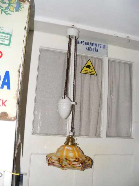 STAHOVACÍ LUSTR STÍNÍTKO STAHOVAČKA