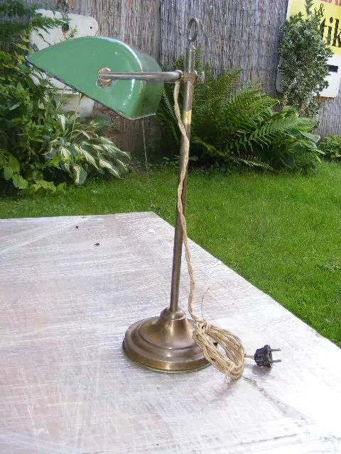 STAROŽITNÁ BANKOVNÍ LAMPA BANKÉŘKA