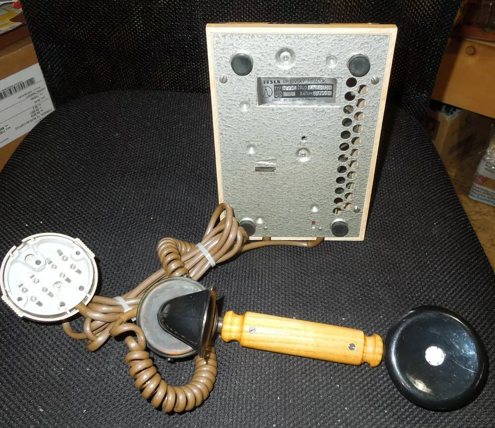 STAROŽITNÝ TELEFON TESLA