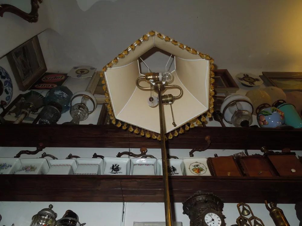 PODLAHOVÁ LAMPA