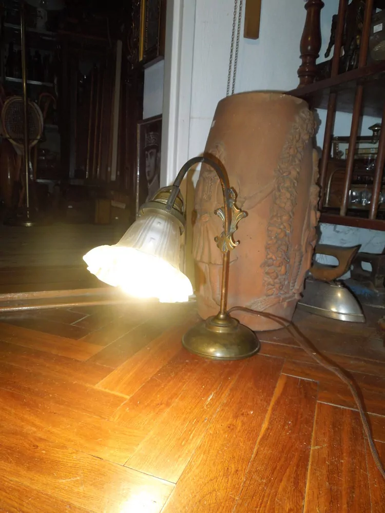 STAROŽITNÁ STOLNÍ LAMPA , LAMPIČKA