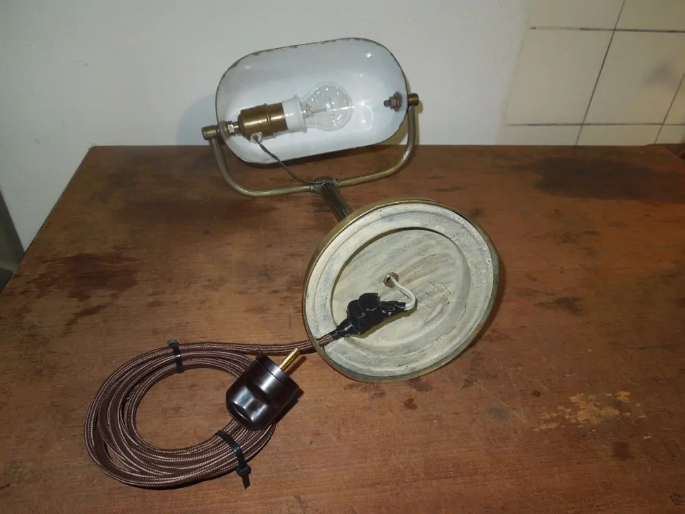 STAROŽITNÁ BANKOVNÍ LAMPA BANKÉŘKA