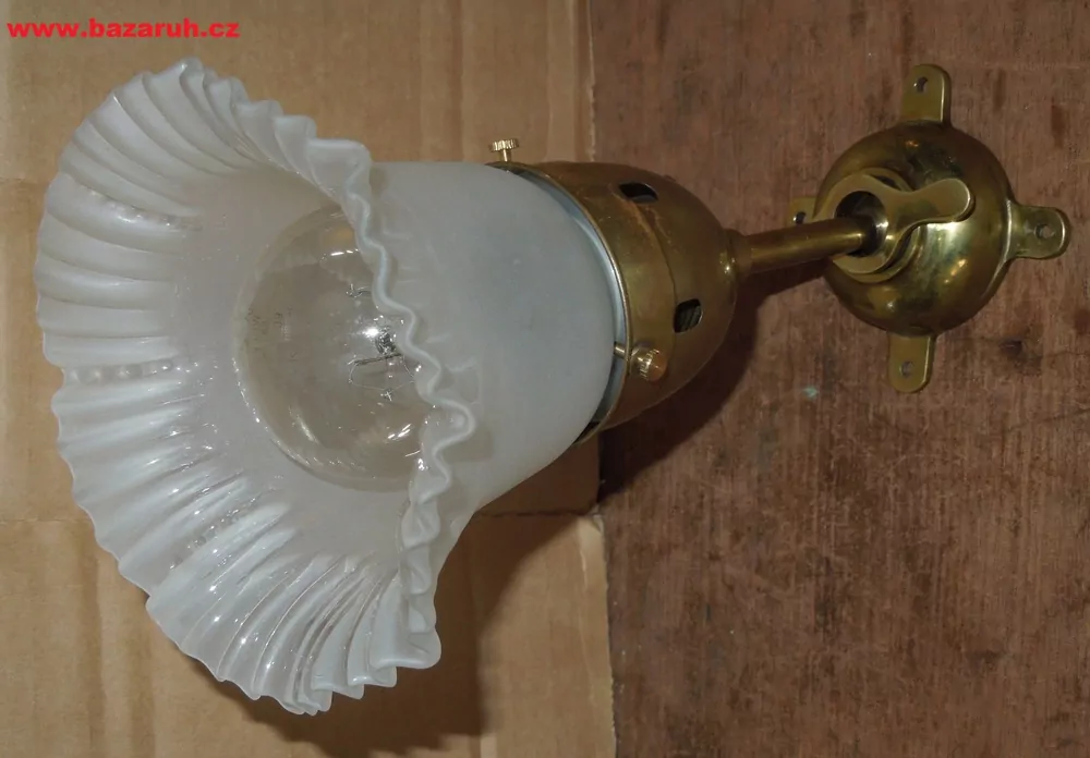 STAROŽITNÁ STOLNÍ, NÁSTĚNNÁ NEBO STRPNÍ  LAMPA S KLOUBEM