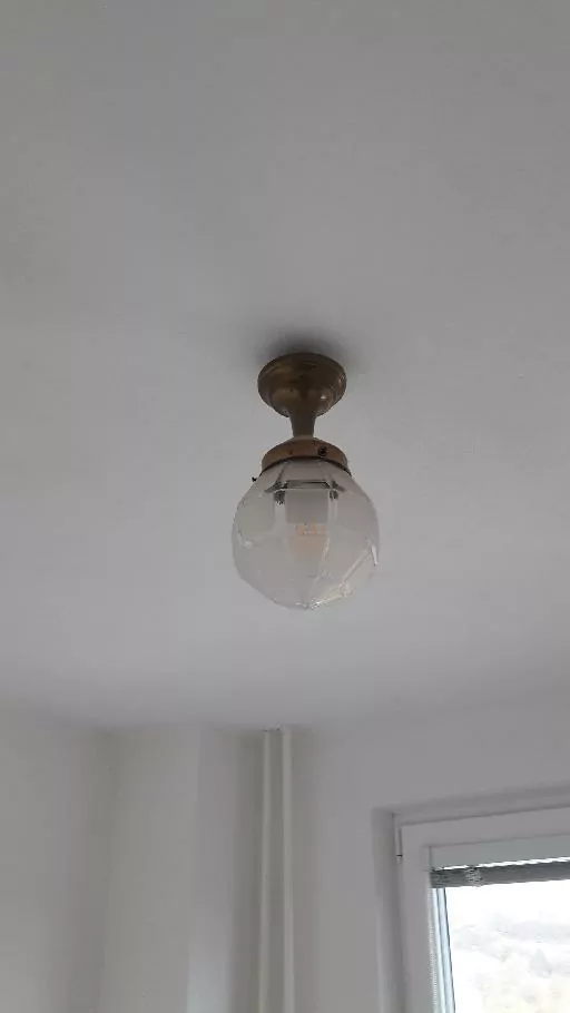 Montáž stahovacích lustrů a stropnic příklad