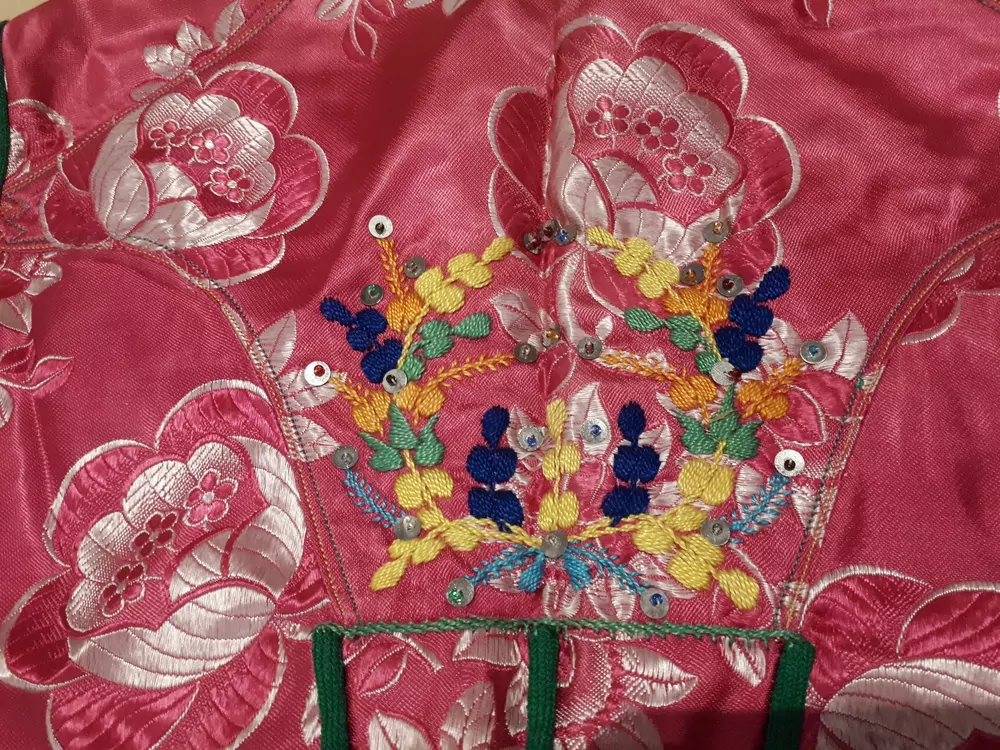 KORDULA CHLAPECKÁ - PÁNSKÁ RÚŽOVÝ BROKÁT