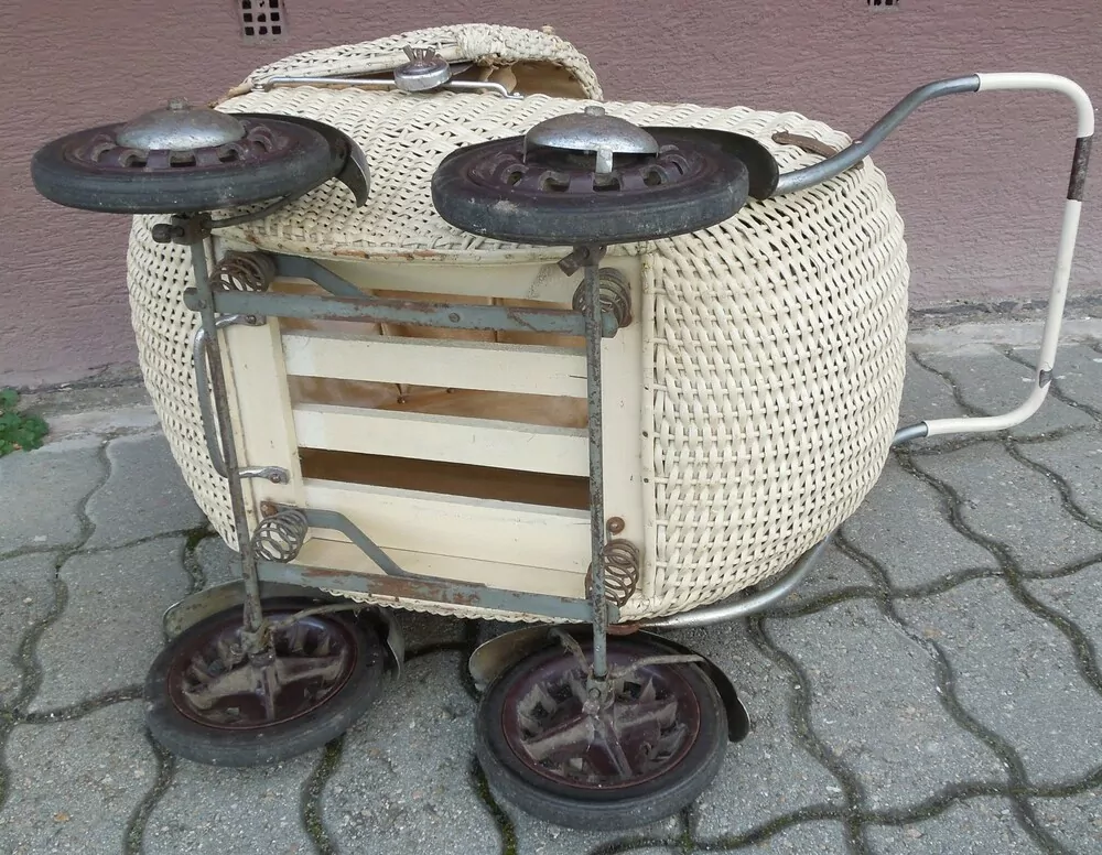 Dětský kočárek pro panenky