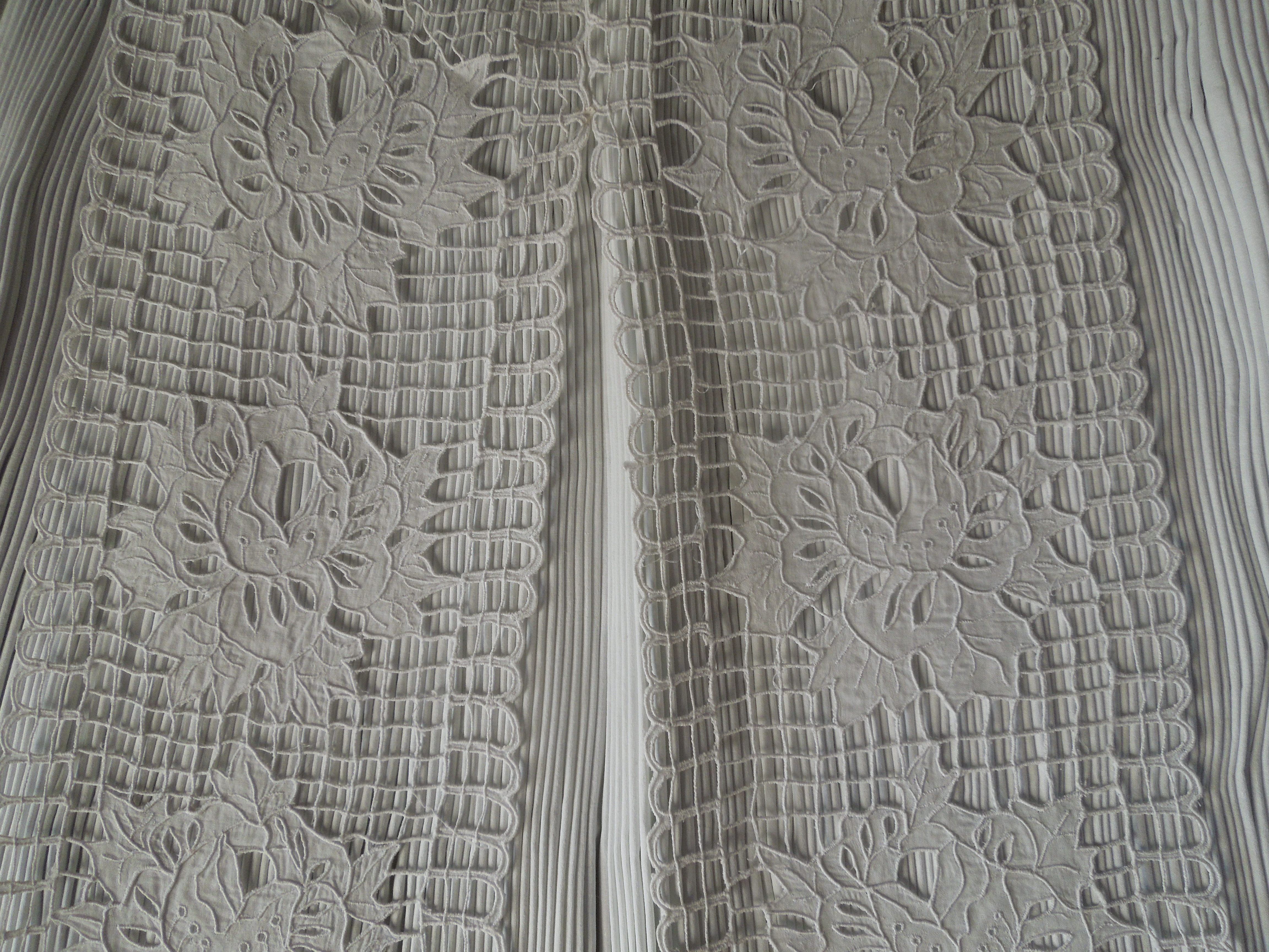 FĚRTOCH BÍLÝ S TRÁČKY